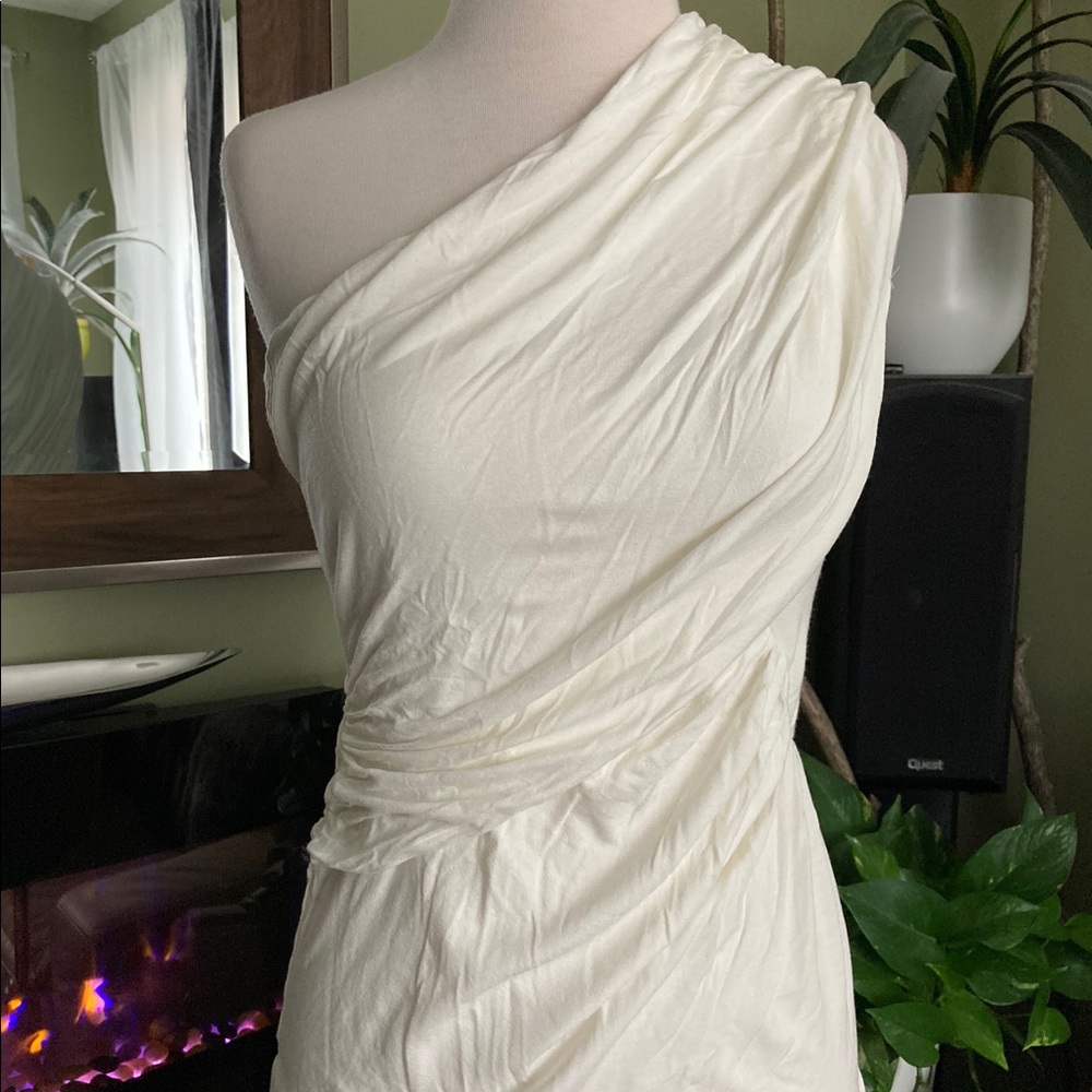 One shoulder top